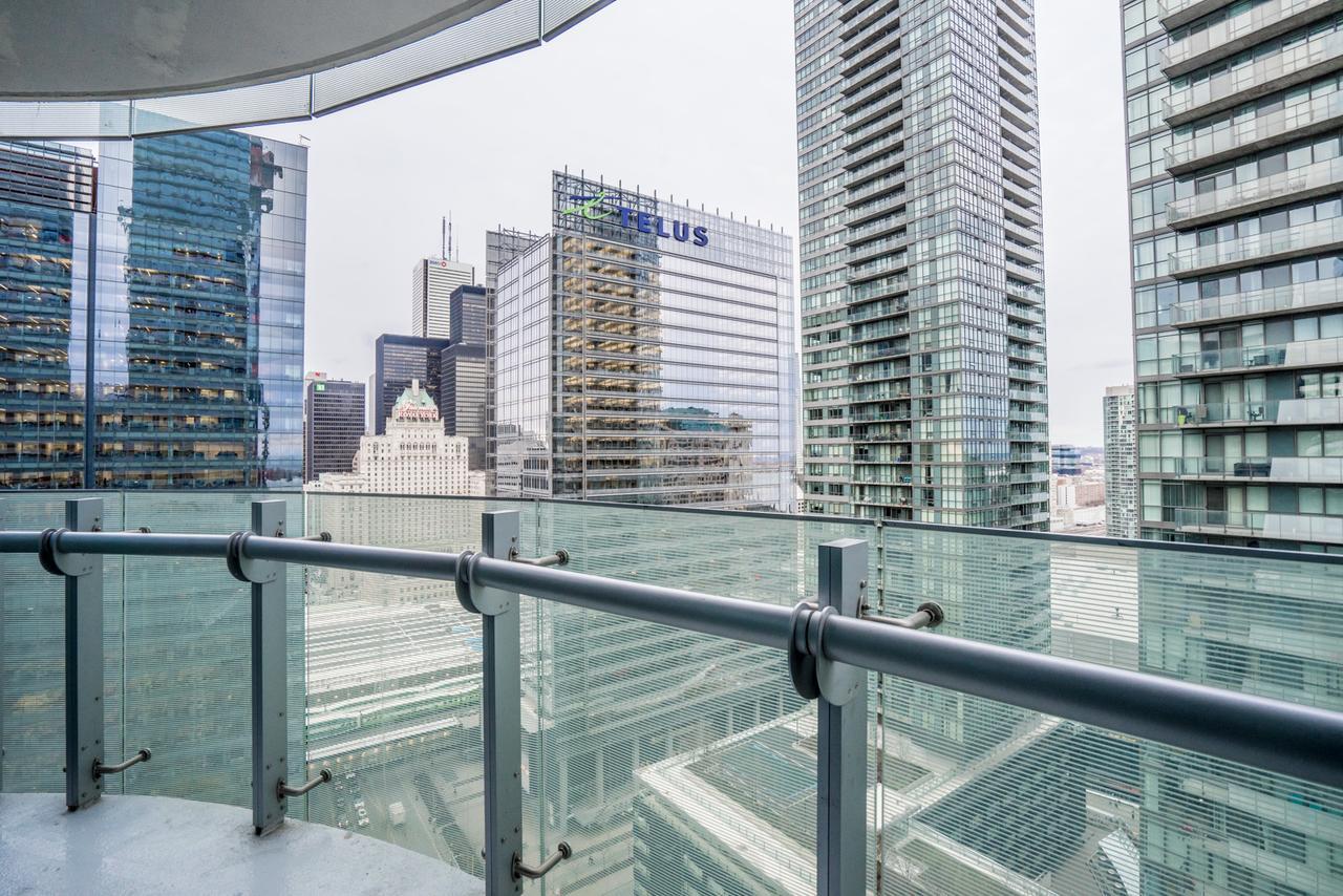 Aaira Suites Торонто Экстерьер фото