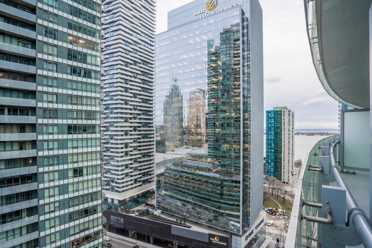 Aaira Suites Торонто Экстерьер фото