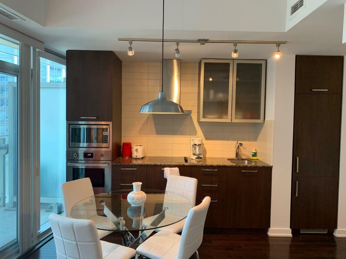 Aaira Suites Торонто Экстерьер фото