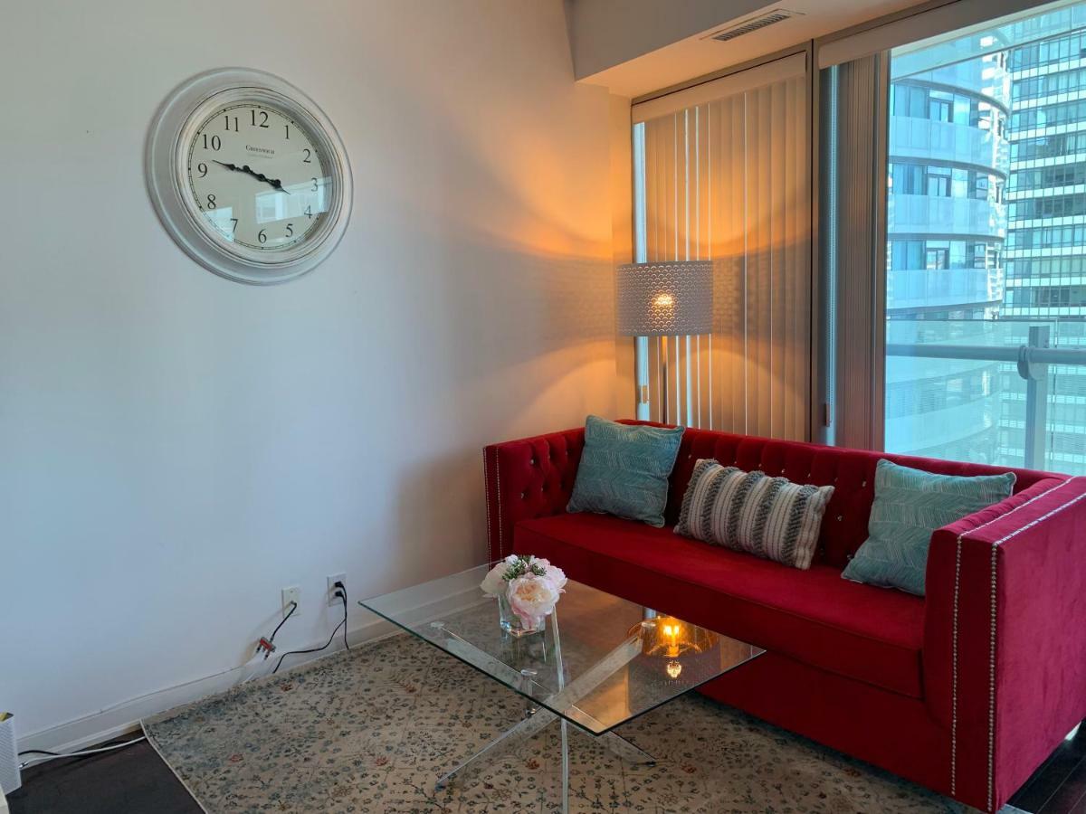 Aaira Suites Торонто Экстерьер фото