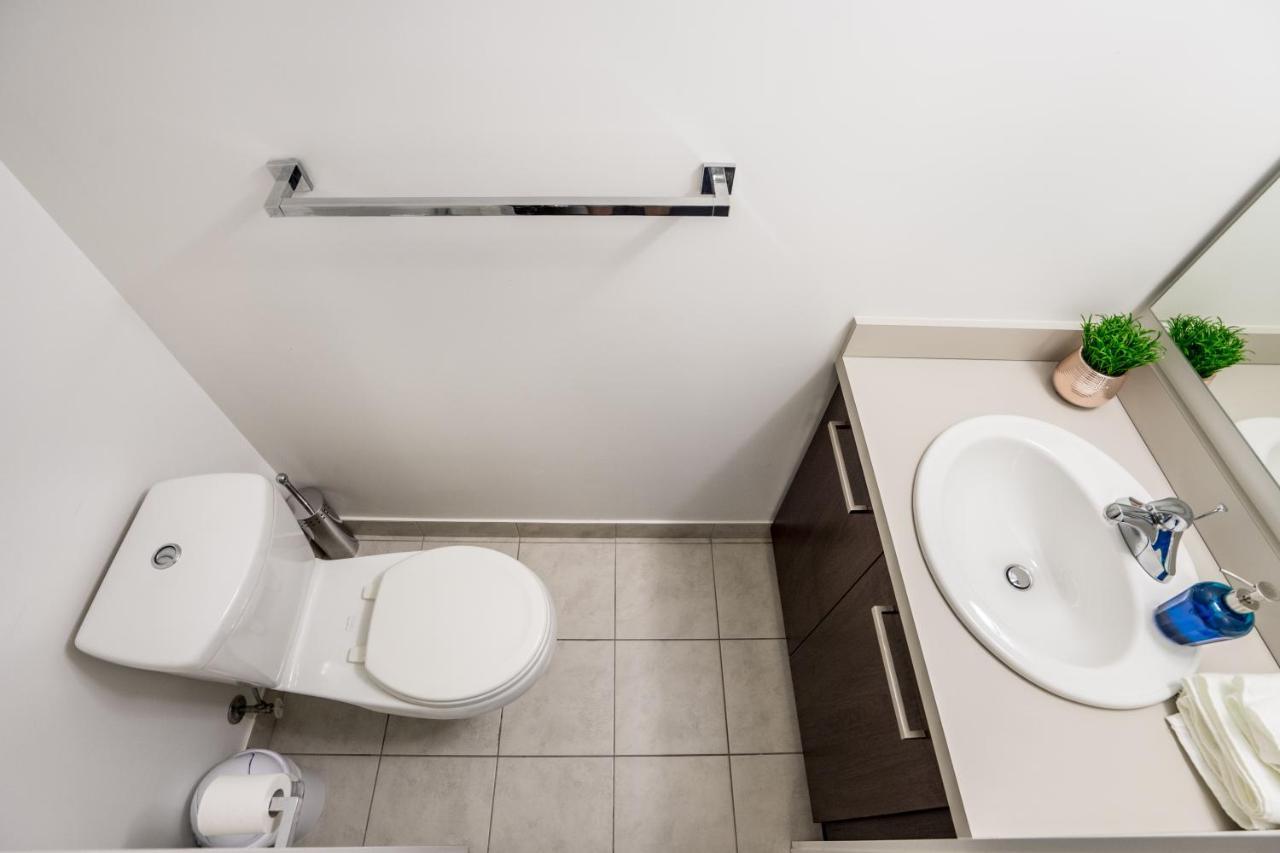 Aaira Suites Торонто Экстерьер фото