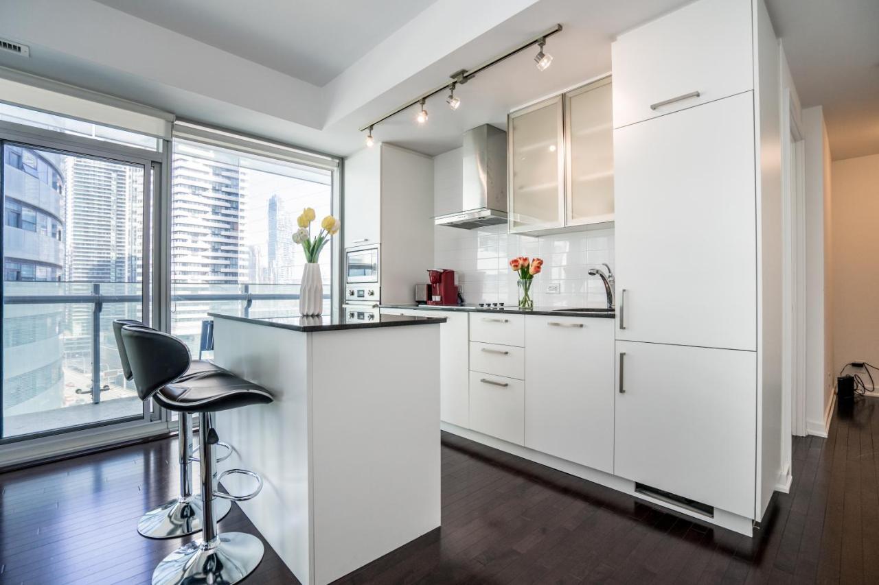 Aaira Suites Торонто Экстерьер фото